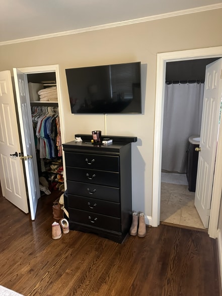 Building Photo - 228 Brookdale Ave