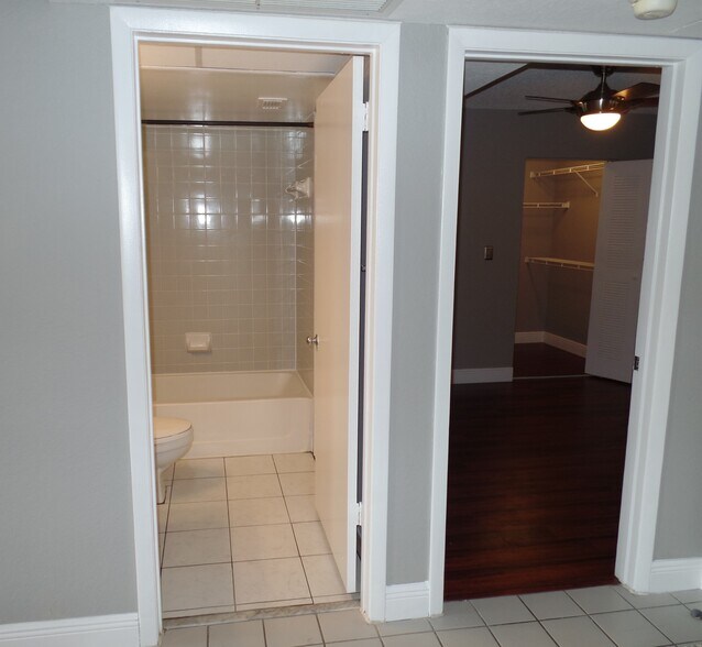 Building Photo - 2881 N Oakland Forest Dr