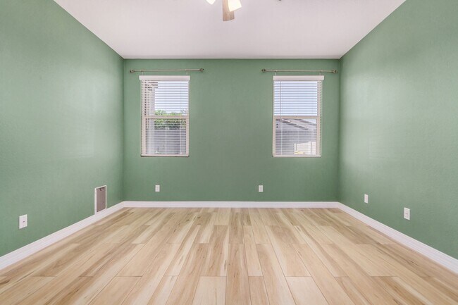 Building Photo - Beautifully Updated Home in Desirable Buck...