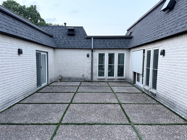 Building Photo - 4012 Chile Dr