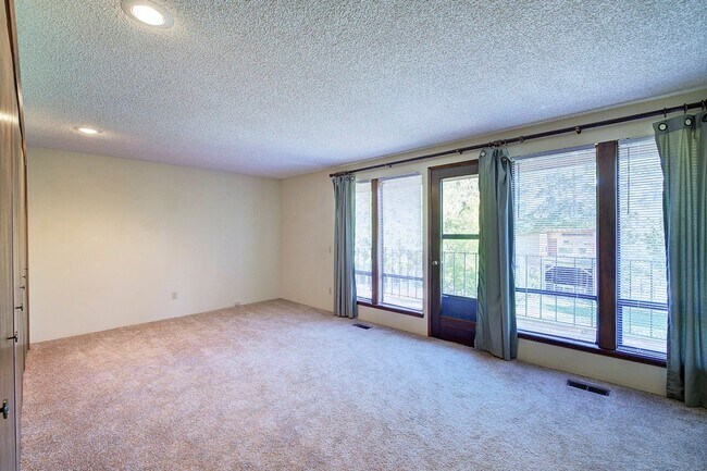 Building Photo - 3Bd/2.75Ba Maple Valley House