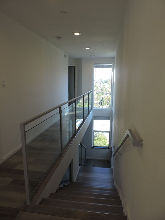 UPPER GALERY - 5220 Medina Rd