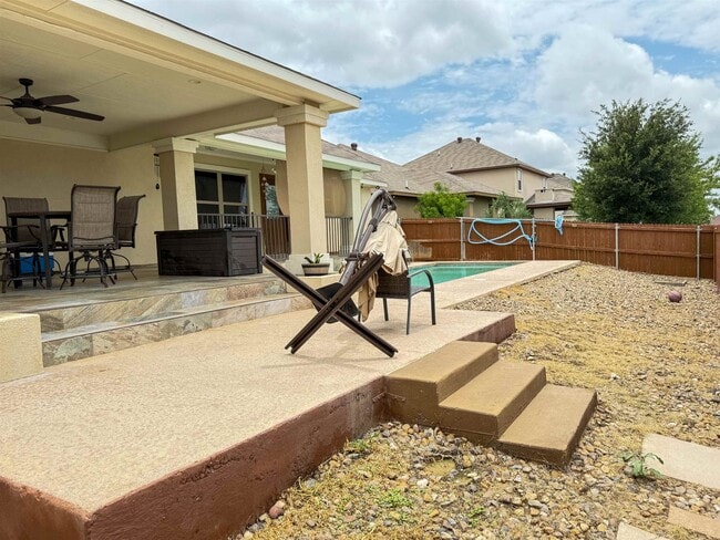 Building Photo - 208 Chisos Oak Dr