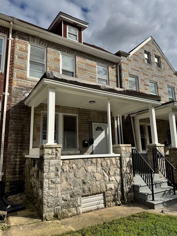 Building Photo - 2213 Bryant Ave