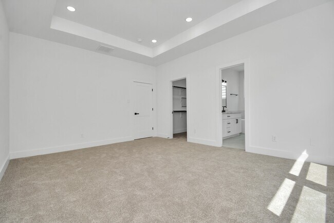 Building Photo - 3036 Live Oak St