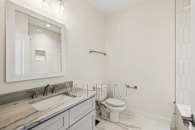 Building Photo - 2644 Miami Ave