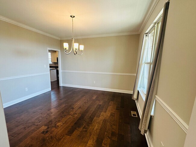 Building Photo - Incredible views 4 bed / 2.5 bath, master on main