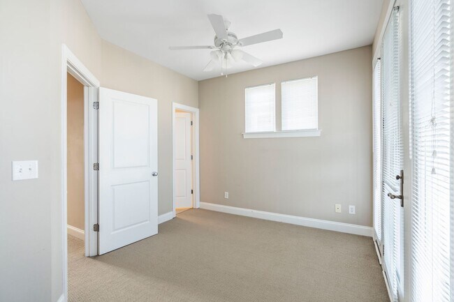 Building Photo - 3 bedroom, 2 1/2 bath unfurnished Townhouse located in Surf City-Ocean views