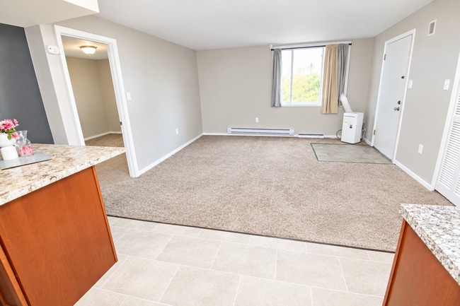 Interior Photo - STEUBEN STREET APARTMENTS -- 003