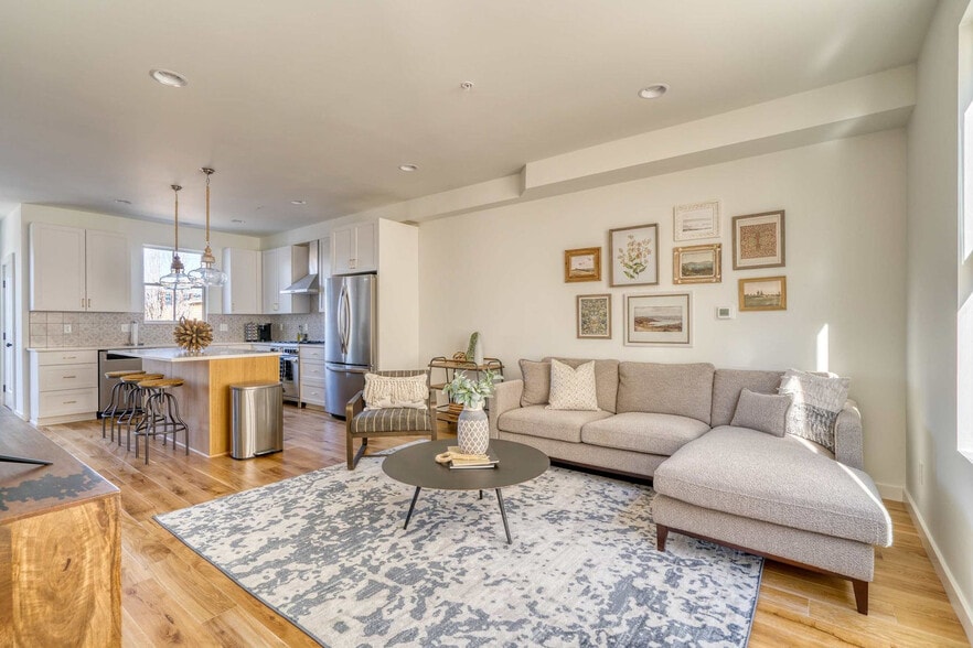 Building Photo - 516 NE 56th Ave