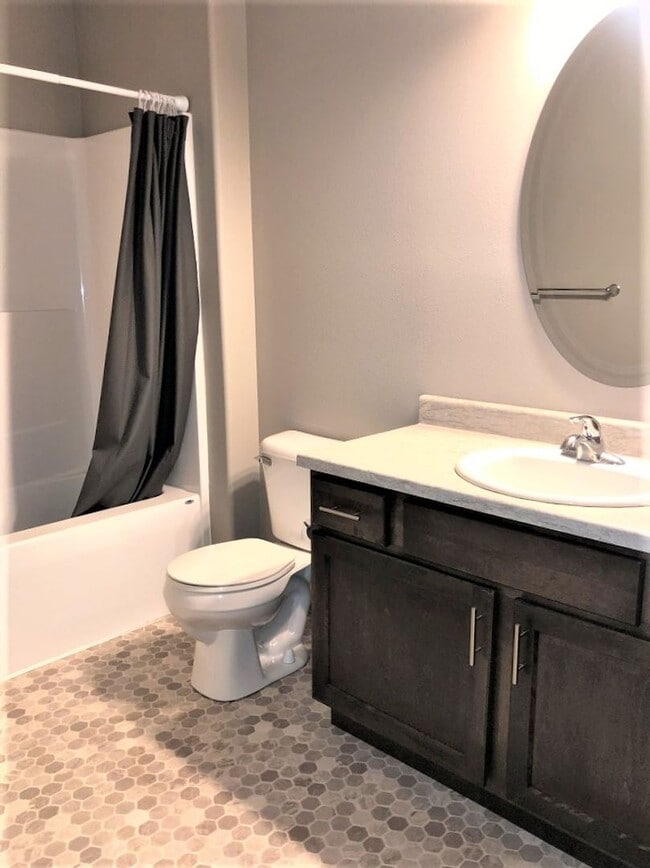 Building Photo - Spacious, Modern East Side Town Home
