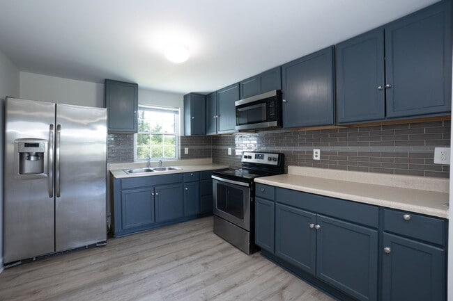Building Photo - Three Bedroom Home!