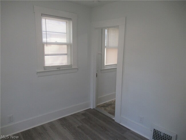 Building Photo - 14 Elm St