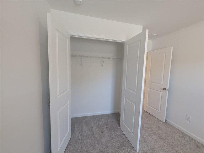 Building Photo - 128 Hazel Dr