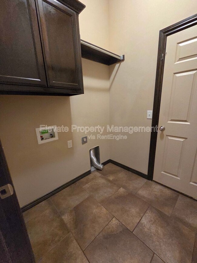 Building Photo - 2301 Starwood Wy