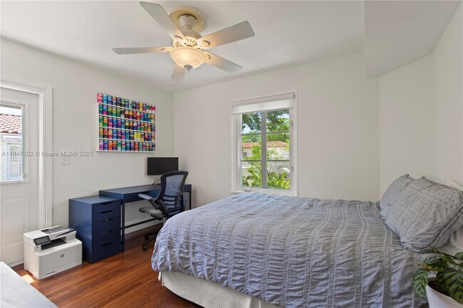 Building Photo - 604 Alcazar Ave