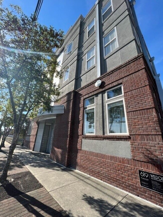 Building Photo - 2BR/2FULL BATH! Down Town Wilmington ''The Weldon'', an art deco Brooklyn Arts district.