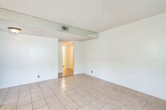 Building Photo - 5301 E Waverly Dr