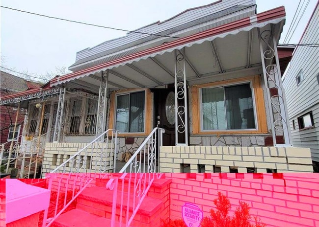 Building Photo - 110 110th Ave