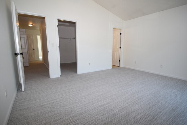 Building Photo - 207 SE Harlow Ave