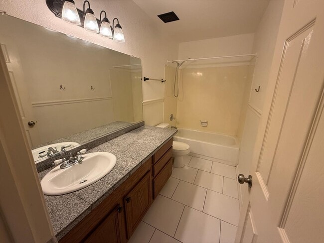 Building Photo - 3012 E Hermosa Vista Dr