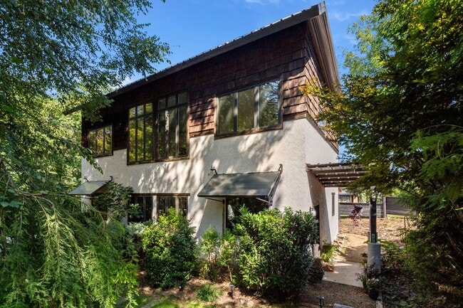 Primary Photo - West Asheville Oasis