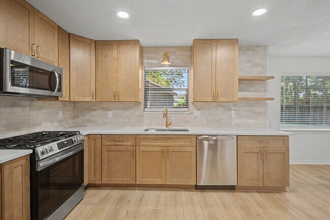 Building Photo - 34 Brushwood Ct
