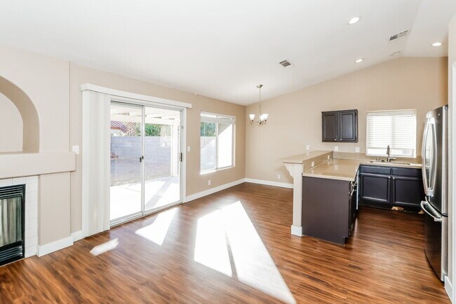 Building Photo - 925 Sunnyfield Way