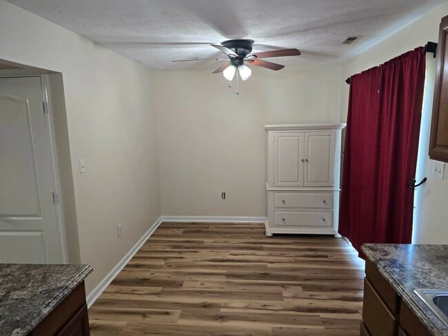 Building Photo - 45275 Elkton Ln