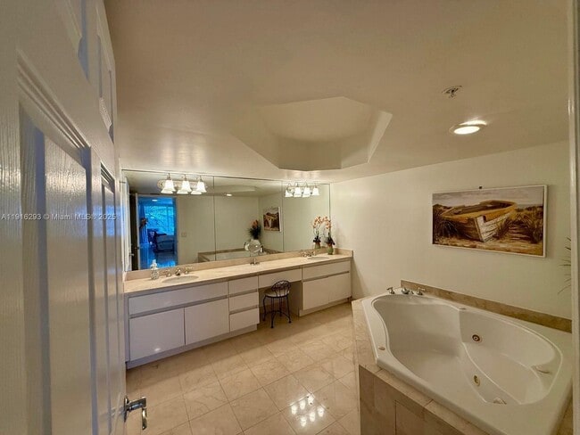 Building Photo - 16711 Collins Ave