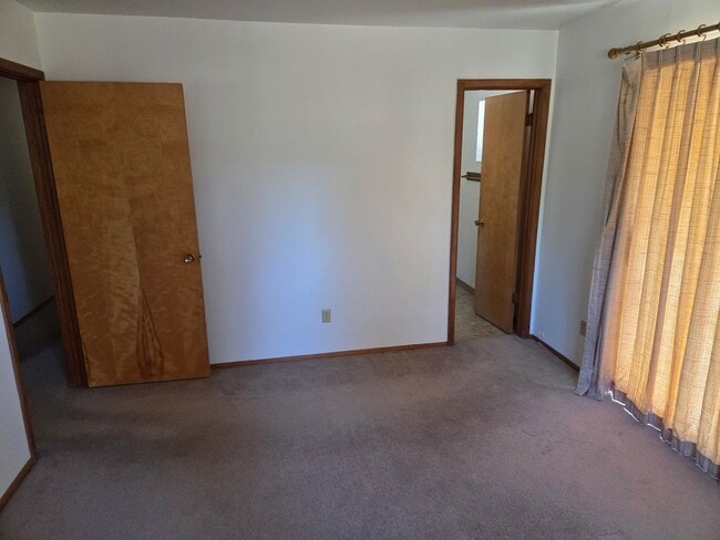 Building Photo - **LEASE PENDING Idyllic Ranch style Home O...
