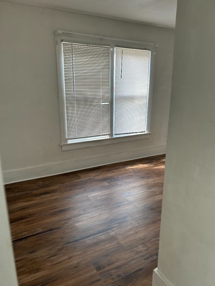 Building Photo - 410 8th St S