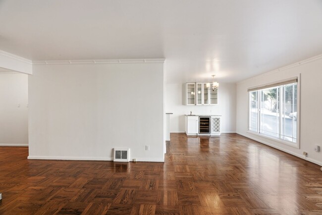 Building Photo - Stunning, Pet Friendly Edwardian 2BR Remod...