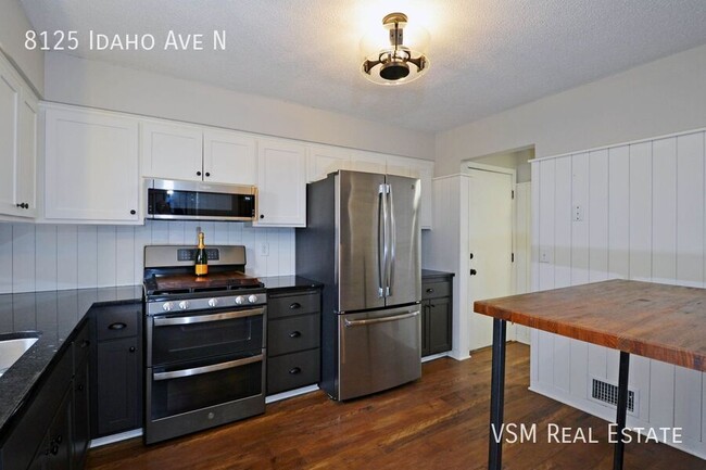 Building Photo - 50% Off January Rent! Modern 4-Bed Home wi...