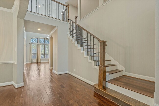 Building Photo - 166 Lindenberry Cir