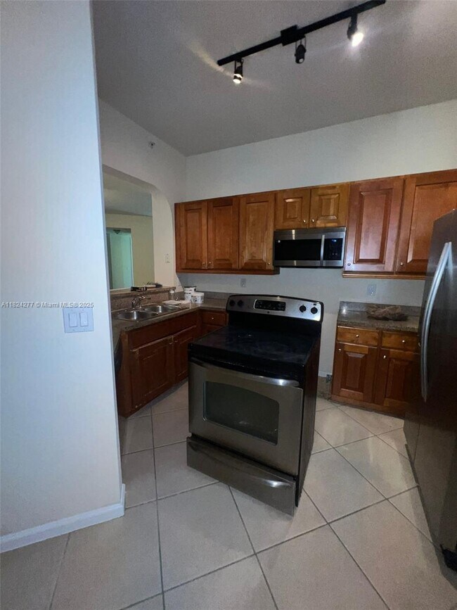 Building Photo - 3500 Oaks Clubhouse Dr