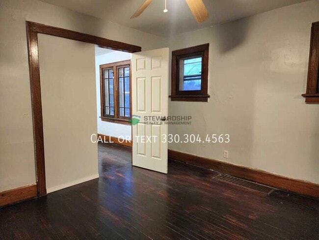 Building Photo - 1628 E Market St