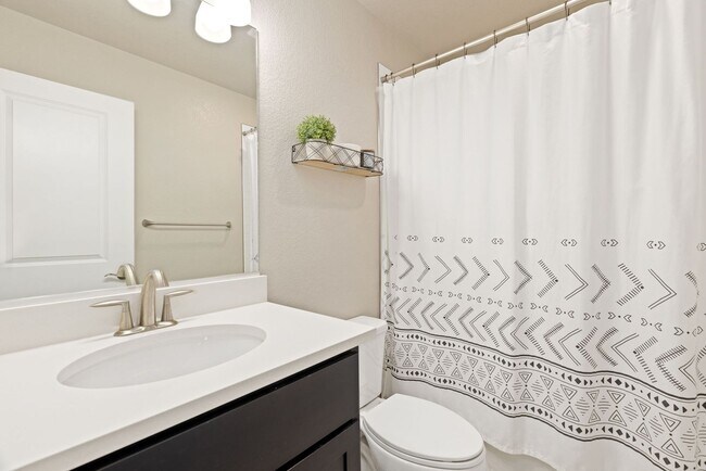 Building Photo - 2 Bed 3.5 Bath Townhome in Fort Collins!