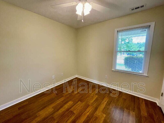 Building Photo - 172 Finch Rd