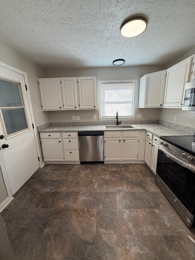 Building Photo - 1039 Kingsley Rd