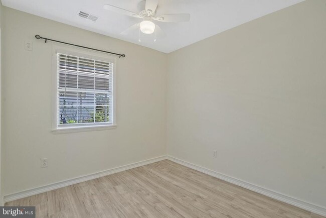 Building Photo - 728 Carson Ave