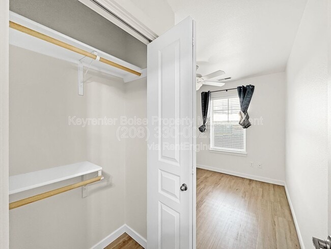 Building Photo - 8721 W Pine Valley Ln