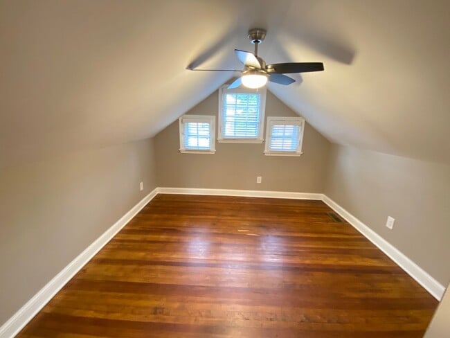 Building Photo - Tuller St 2060-2062 TNR