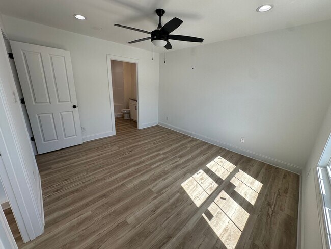 Building Photo - Beautiful new townhouse located in the new...