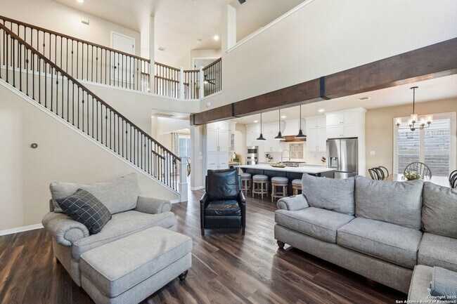 Building Photo - 711 Midway Crest