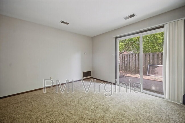 Building Photo - 1474 E Tanners Creek Dr