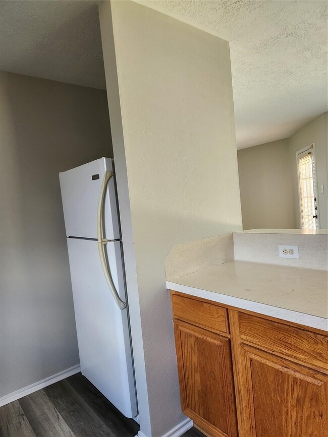 Building Photo - 1900 Old Creek Dr