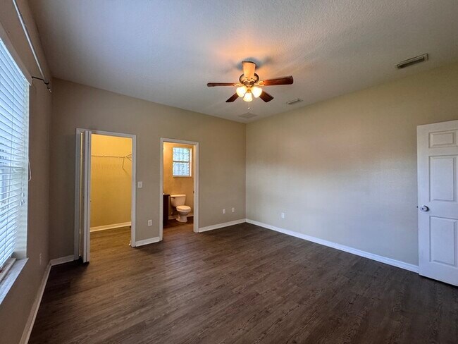 Building Photo - Charming 3-Bedroom Home with Modern Update...