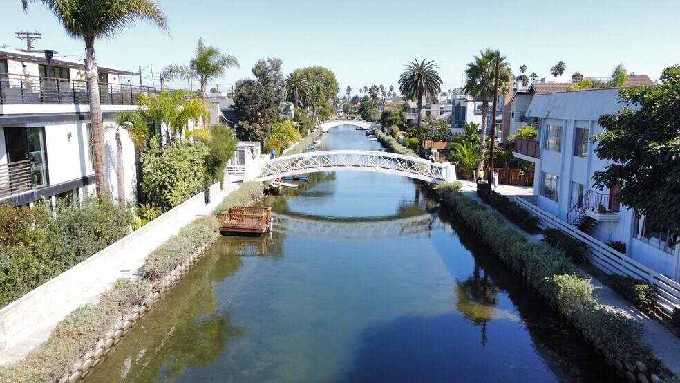Venice Canal - 2010 Pacific Ave