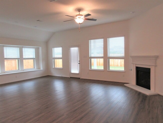 Building Photo - Carneros Ranch 3-bedroom/2-bath Home - Leander ISD